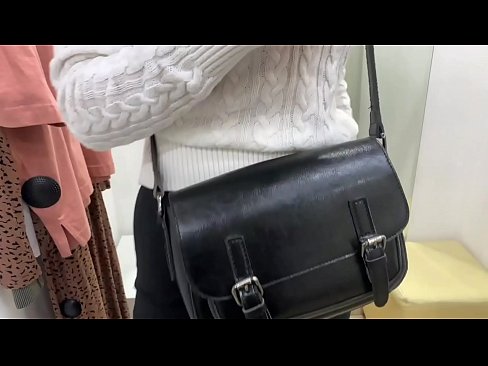❤️ Gənc qadın FeralBerry-nin fitinq otağında dildo ilə ictimai masturbasiyası ️❌ Porno fb bizdə